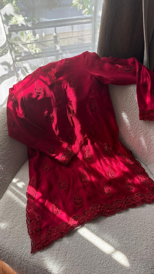 Dupatta Surkh Adaa (سرخ ادا) – “Grace in Red”