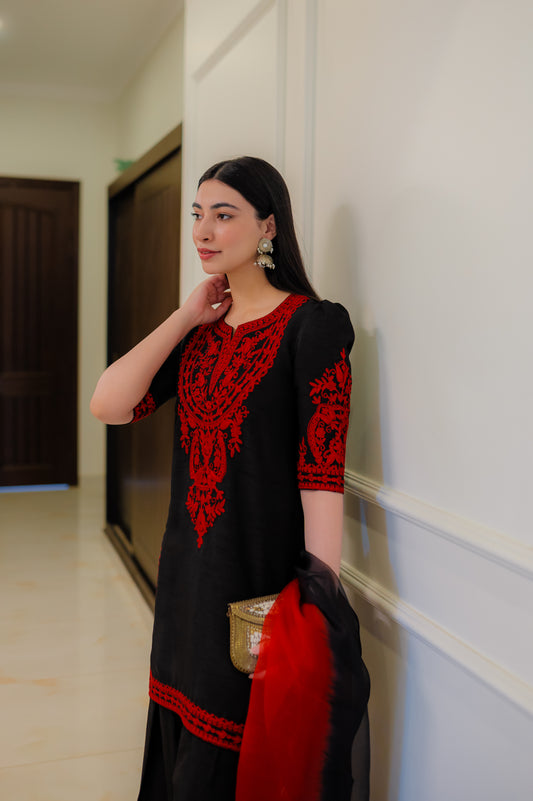 Laal-e-Kaali – Red on Black